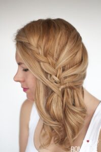Lace Braids with Layered Waves